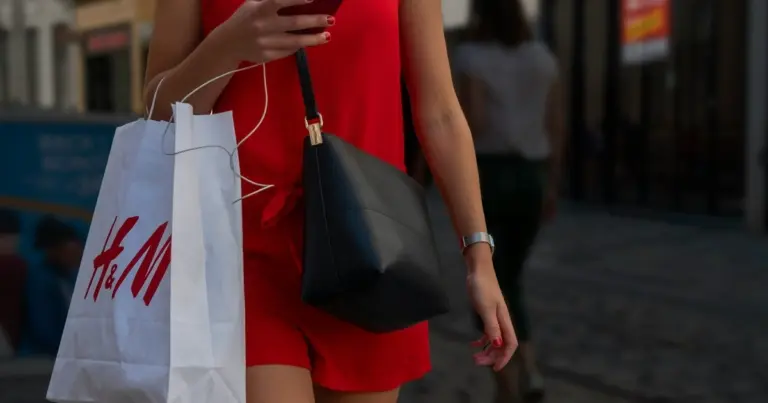 Közös programot indít a textilhulladék újrahasznosítására a H&M, az Ikea és a Primark