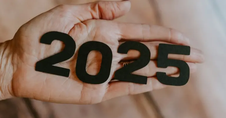 <cím>Hello 2025: Az elmúlt év az ellentmondásokról és a turbulens változásokról szólt</cím>