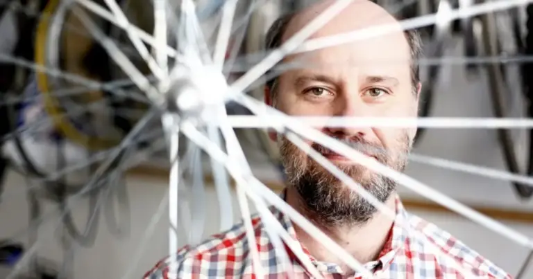 ”Ha nem ment a lobbizás, nyeregbe pattantunk” – Interjú Kürti Gábor “Küküvel”, a Magyar Kerékpárosklub elnökével