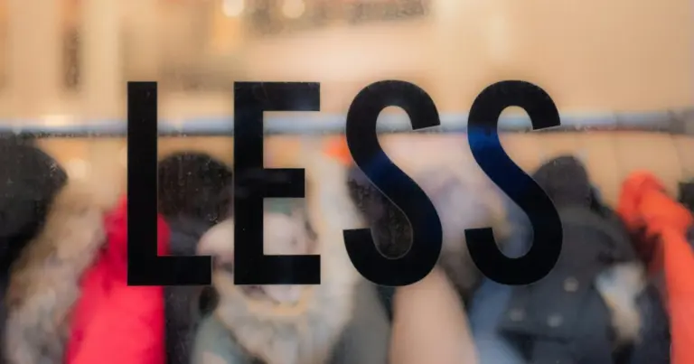 Az olcsó fast fashion márkák népszerűségének mind megfizetjük az árát